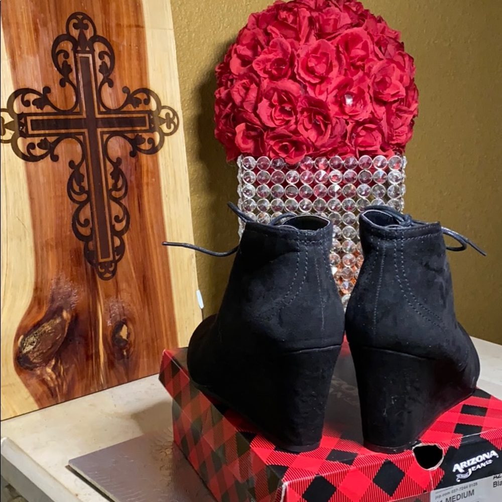 Arizona Lacie Booties - Picture 4 of 6